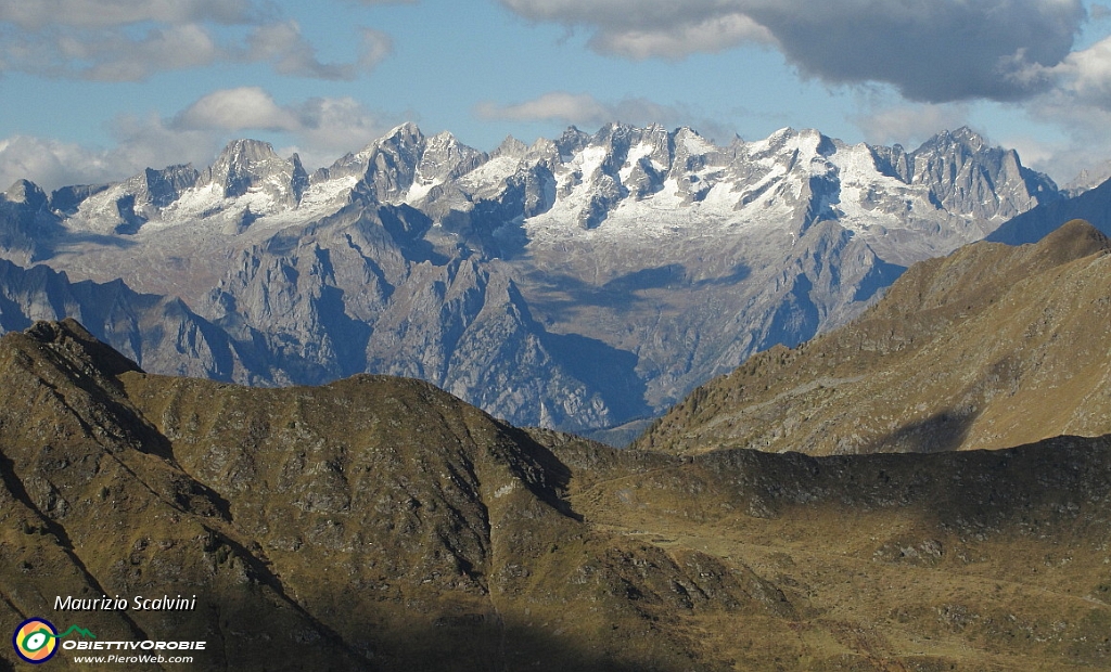 52 Uno sguardo alle Alpi Retiche....JPG